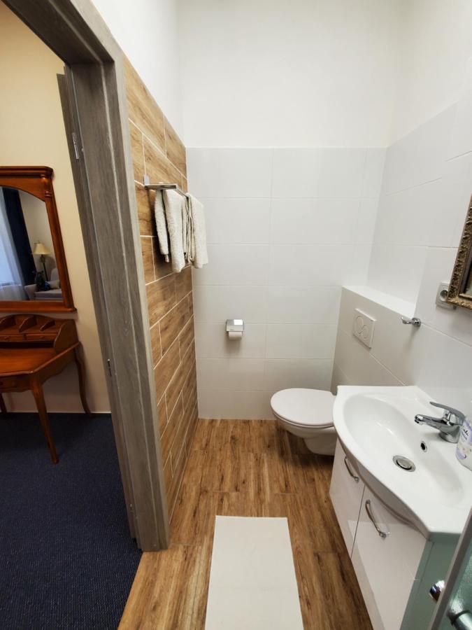Hotel Koruna Penzion Teplice nad Metují Εξωτερικό φωτογραφία