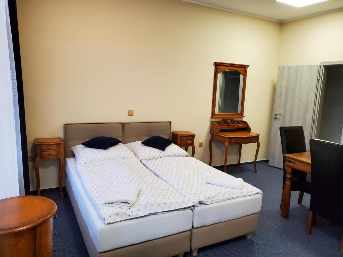Hotel Koruna Penzion Teplice nad Metují Εξωτερικό φωτογραφία
